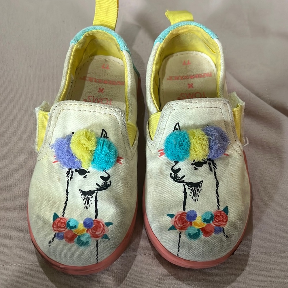TOMS girls size 7 llama shoes